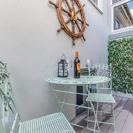 The Merry Gull 惠特比