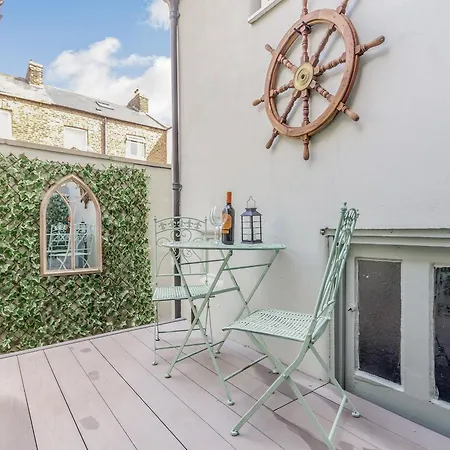 Nyaraló The Merry Gull *